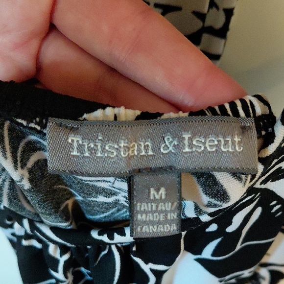 Black and White Sleeveless Halter Maxi Dress - Picture 5 of 6